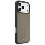 Mercedes læder The Move MagSafe Case til iPhone 17 Pro Max - Beige