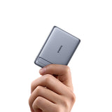 Baseus PicoGo AM31 Qi2 5000mAh 20W Ultra-Thin MagSafe Kompatibel Power Bank med Stativ og Baseus Simple USB-C 20cm Strikkede Kabel - Grå