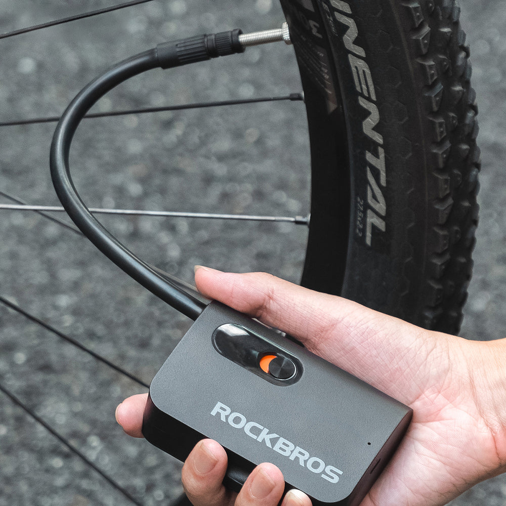 Rockbros L1 Mini trådløs pumpe 70 psi kompressor 200 mm Schrader slange længde - sort