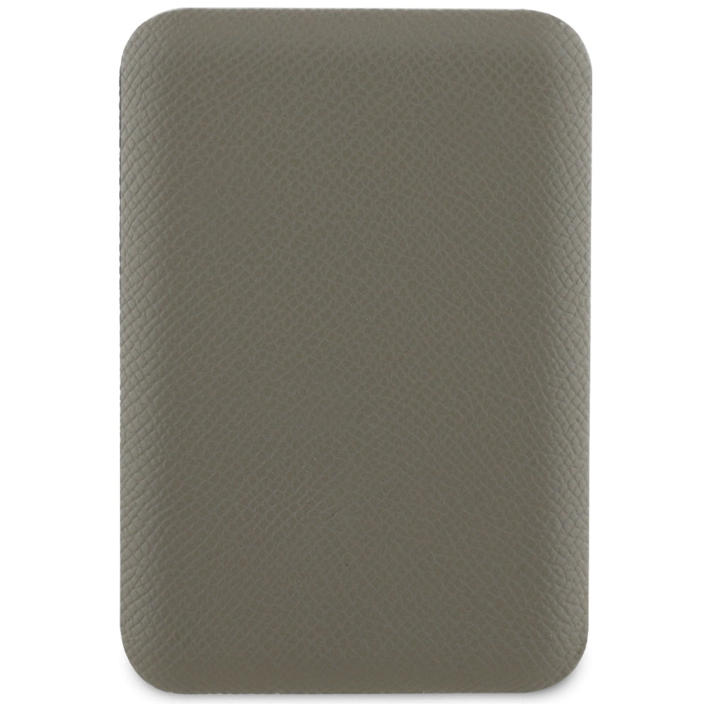 Guess Grained Triangle Power Bank med MagSafe 5000mAh 15W USB-C - Brunt