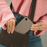 Tech-Protect Silicone MagSafe Case til iPhone 16E / 17E - Brunt