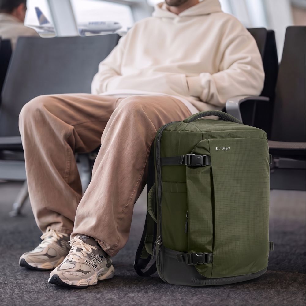 Tech-Protect Defender S70 RYANAIR & WIZZAIR 24L Laptop Backpack - Dark Green