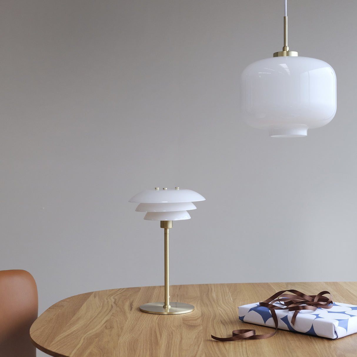 Dyberg Larsen DL20 opal/messing bordlampe