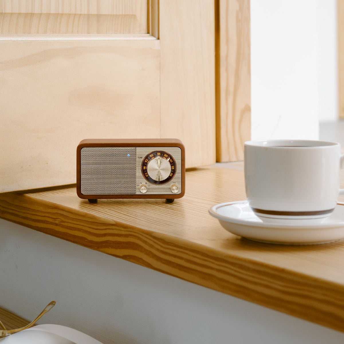 Sangean WR-7 Plus radio natural cherry