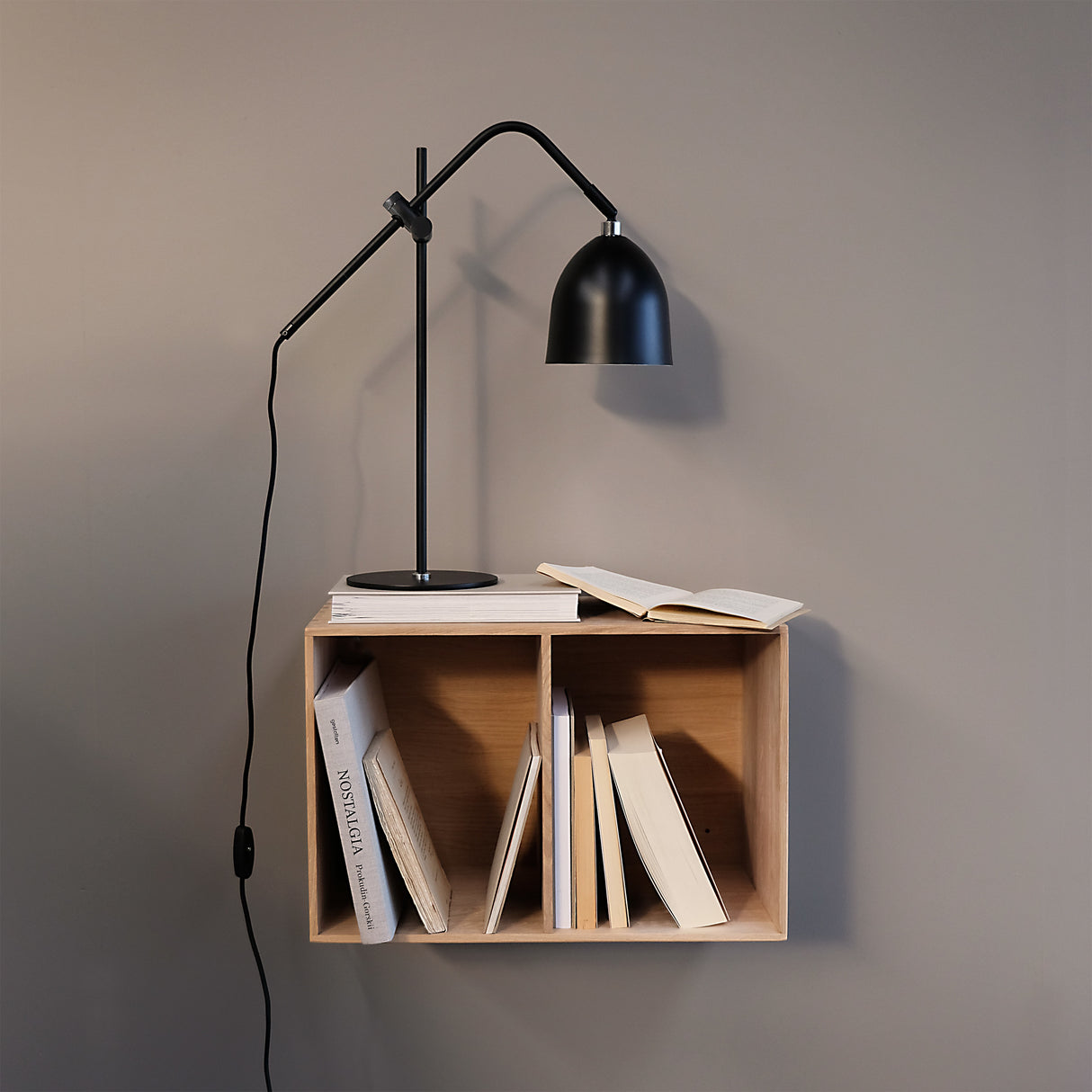 Dyberg Larsen Easton sort skrivebordslampe