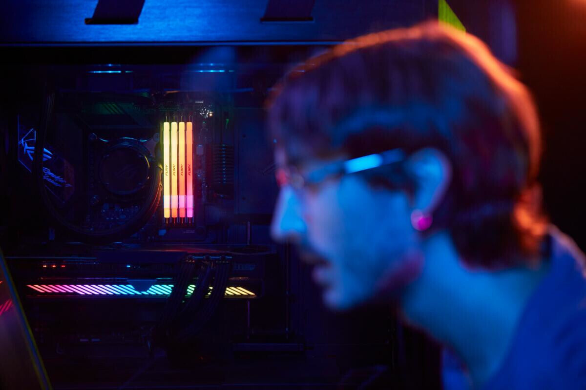 Kingston Technology FURY 32 GB 6400 MT/s DDR5 CL32 DIMM (sæt med 2) Renegade RGB