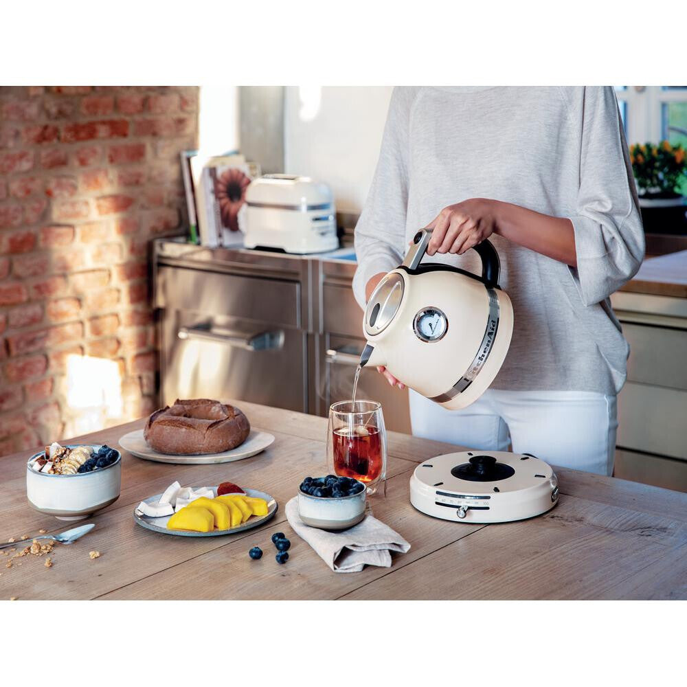 KitchenAid 5KEK1522EAC elkedel 1,5 L 2400 W Cremefarvet