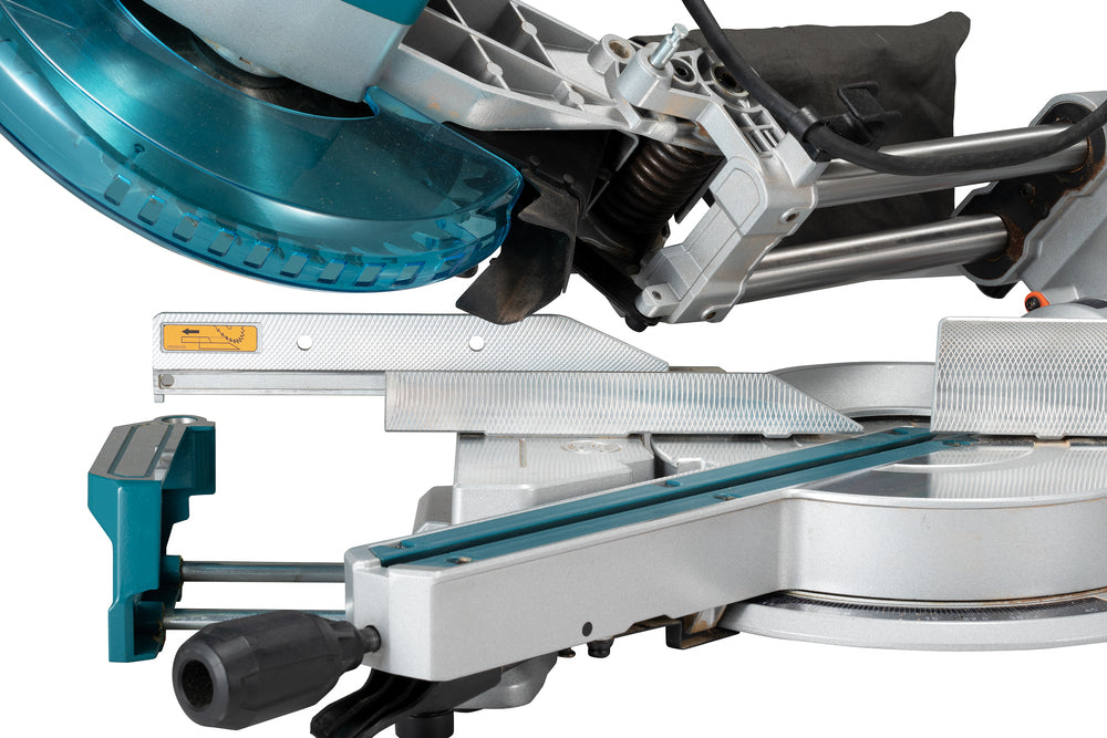 Makita Kap- og geringssav 1450W 260Mm