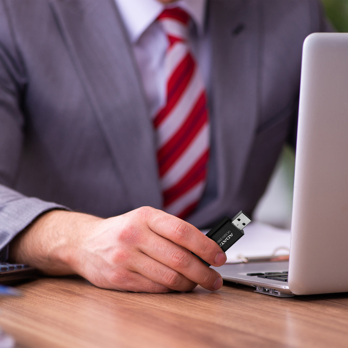 ADATA UC320 USB-nøgle 256 GB USB Type-A 3.2 Gen 1 (3.1 Gen 1) Sort
