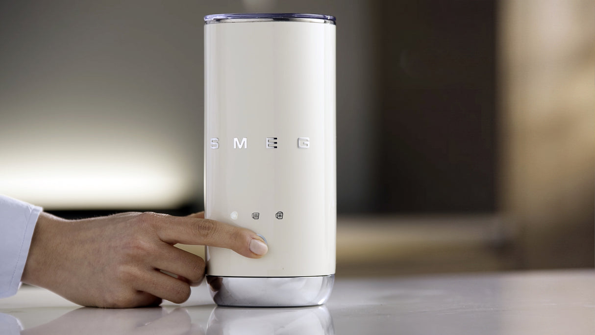 Smeg MFF02WHEU mini mælkeskummer hvid