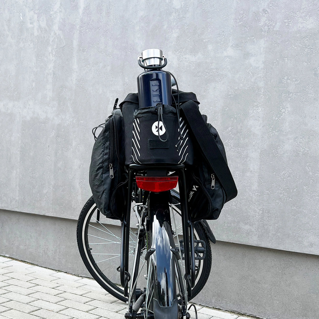 Wozinsky cykeltaske med 9l skulderrem (regn dække inkluderet) sort (WBB22BK)