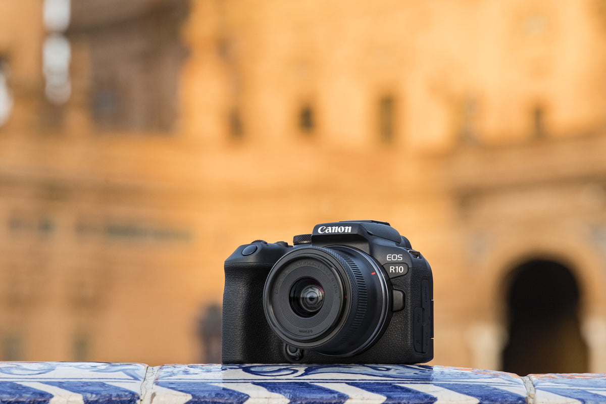Canon EOS R10 + RF-S 18-45mm F4.5-6.3 IS STM MILC 24,2 MP CMOS 6000 x 4000 pixel Sort