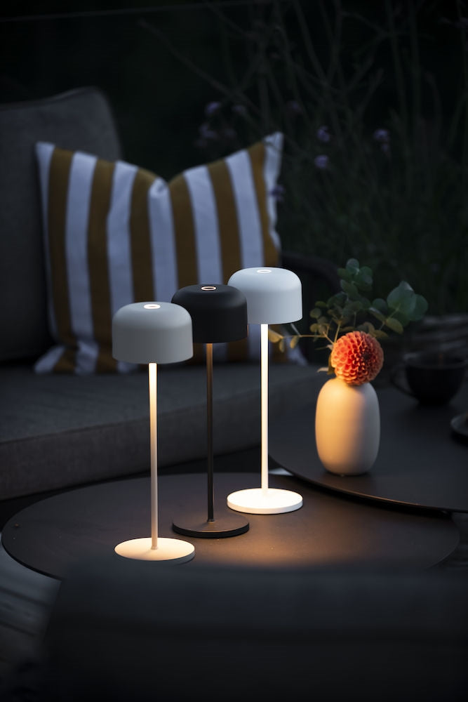 Konstsmide Lille hvid bordlampe portable