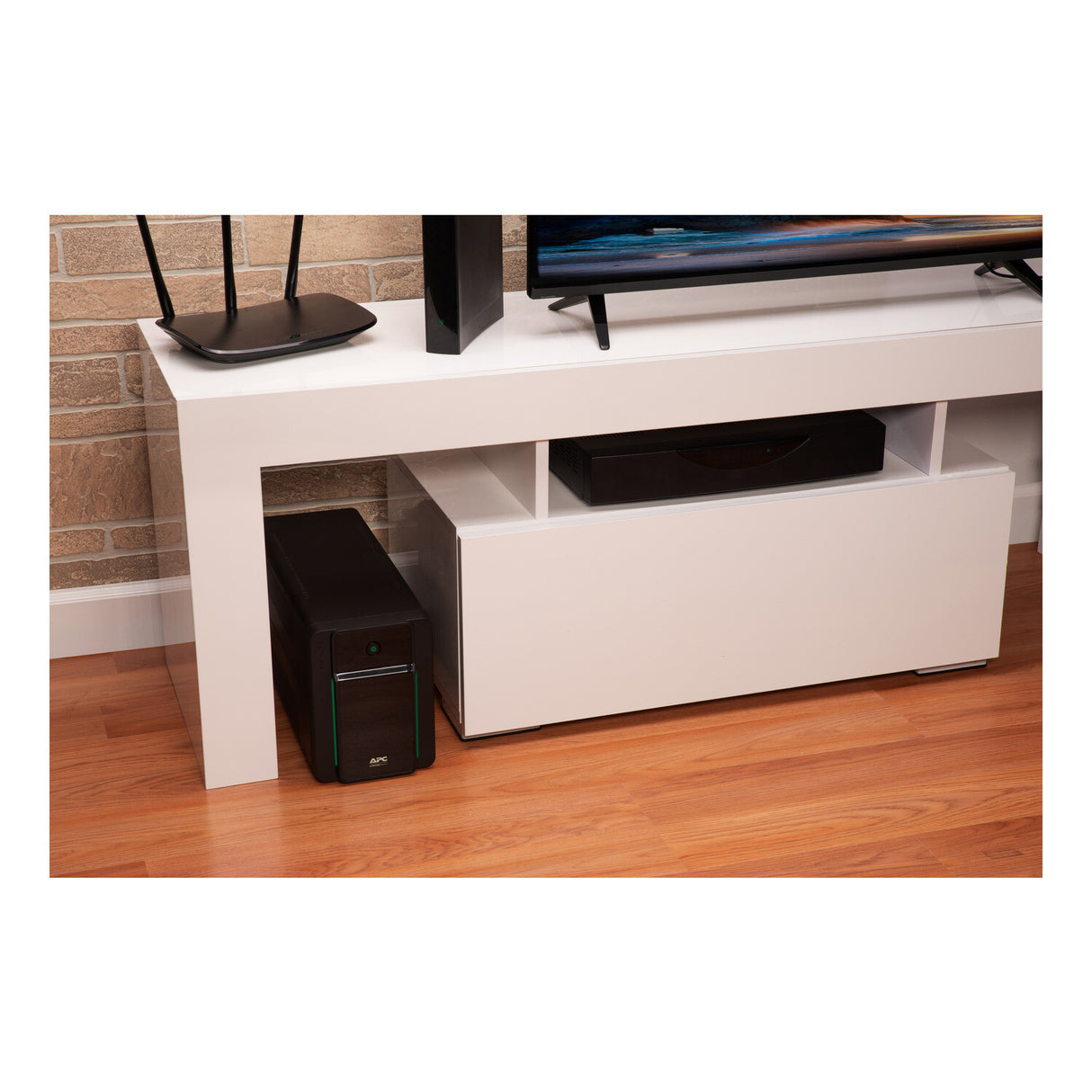 APC Easy UPS UPS-enhed Interaktivt indgangsstik 1,6 kVA 900 W