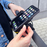 Wozinsky metalcykeltelefonholder, scooter sort (WBHBK3)
