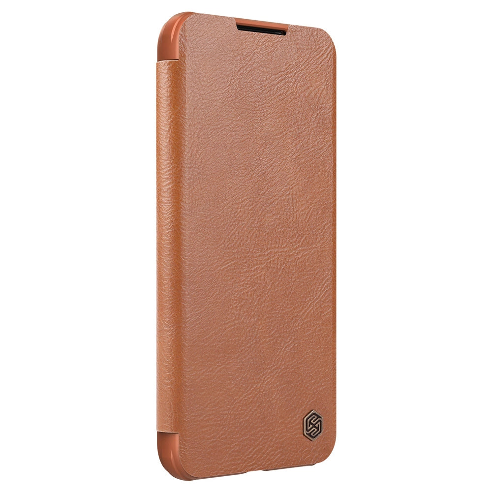 Nillkin Qin læder Pro Case Case til Samsung Galaxy S22+ (S22 Plus) Kamera beskytter Holster Cover Flip Case Brown