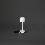 Konstsmide Lille mini hvid bordlampe portable
