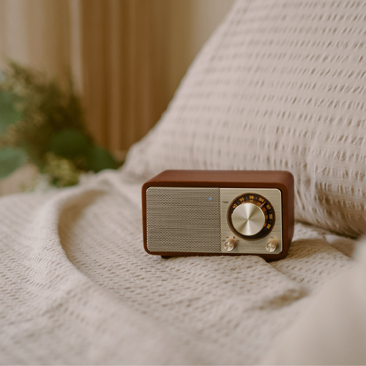 Sangean WR-7 Plus radio natural cherry