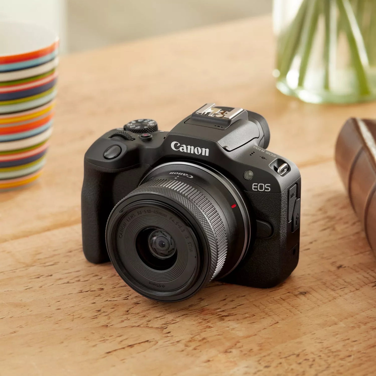 Canon EOS R100 Digitalkamera + RF-S 18–45MM IS STM