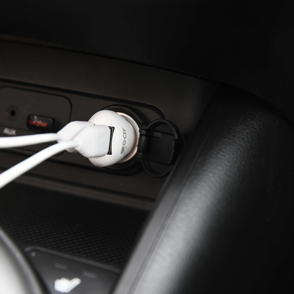 Gear 665058 oplader til mobil enhed Universel Hvid Cigartænder, Vekselstrøm Automatisk, Indendørs