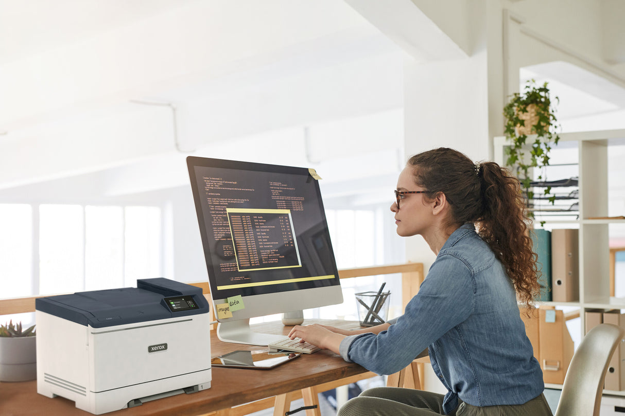 Xerox C320, A4, 28 sider/min, trådløs dupleksprinter, PS3 PCL5e/6, 2 magasiner, i alt 251 ark