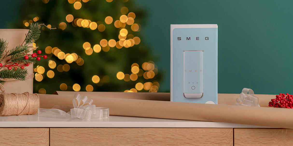 Smeg MFF02BLEU mini mælkeskummer sort
