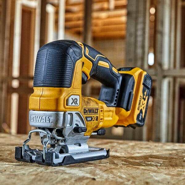 DeWALT Stiksav 18V Batteri og lader ikke inkluderet