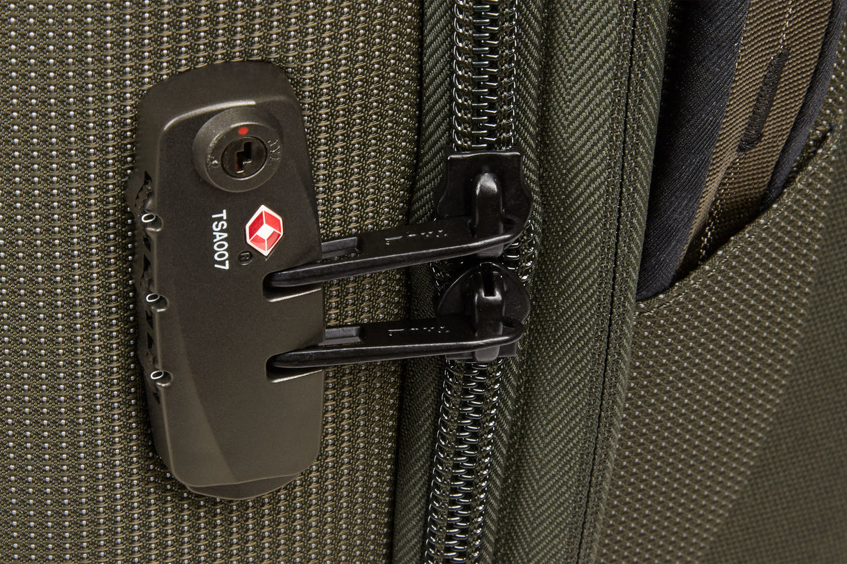 Thule Crossover 2 Boarding Bag 25L. Forest Night Green