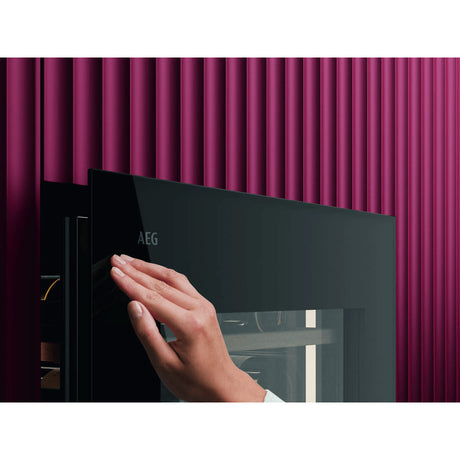 AEG AWCD280B6B integrerbart vinkøleskab