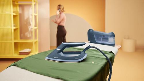 Philips 6000 series PSG6042/20 steam ironing station 2400 W 1.8 L SteamGlide Advanced Blue